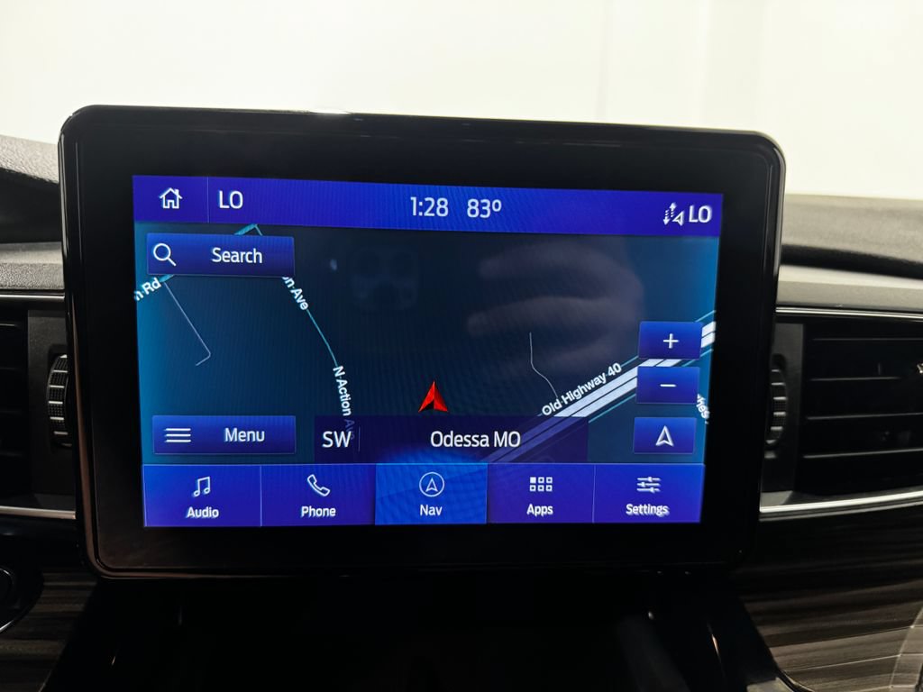 Used 2022 Ford Explorer Limited w/ Class IV Trailer Tow Package AWD/4WD image 12