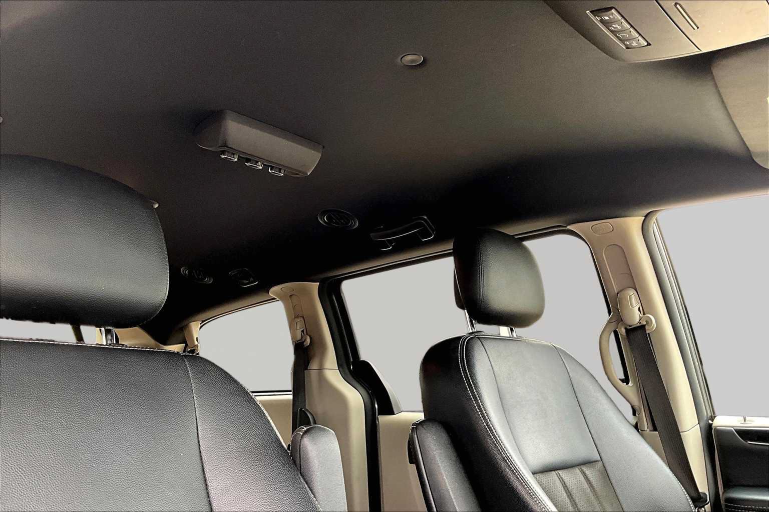 Used 2020 Dodge Grand Caravan SXT FWD image 11