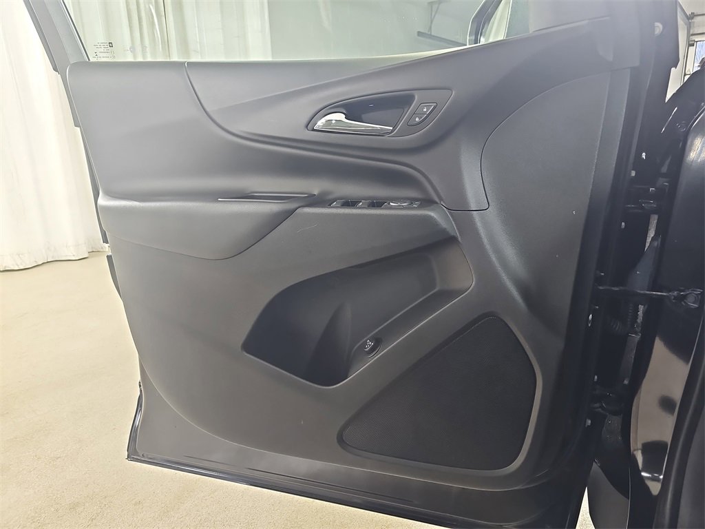Certified 2018 Chevrolet Equinox LT image 32