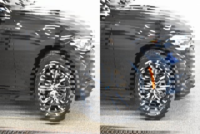 Used 2021 BMW 330i xDrive Sedan w/ Premium Package image 13