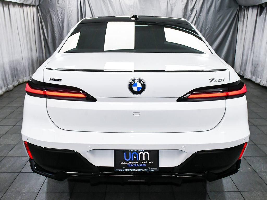 Used 2026 BMW 740i xDrive AWD/4WD image 5