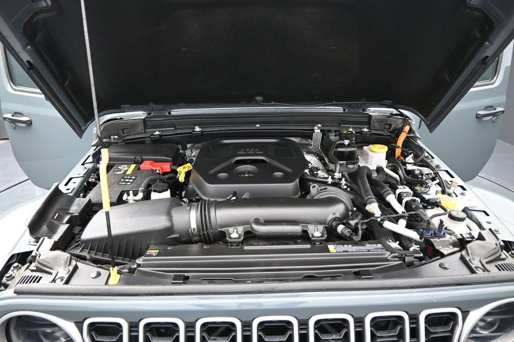 Used 2025 Jeep Wrangler Unlimited Sahara AWD/4WD image 27