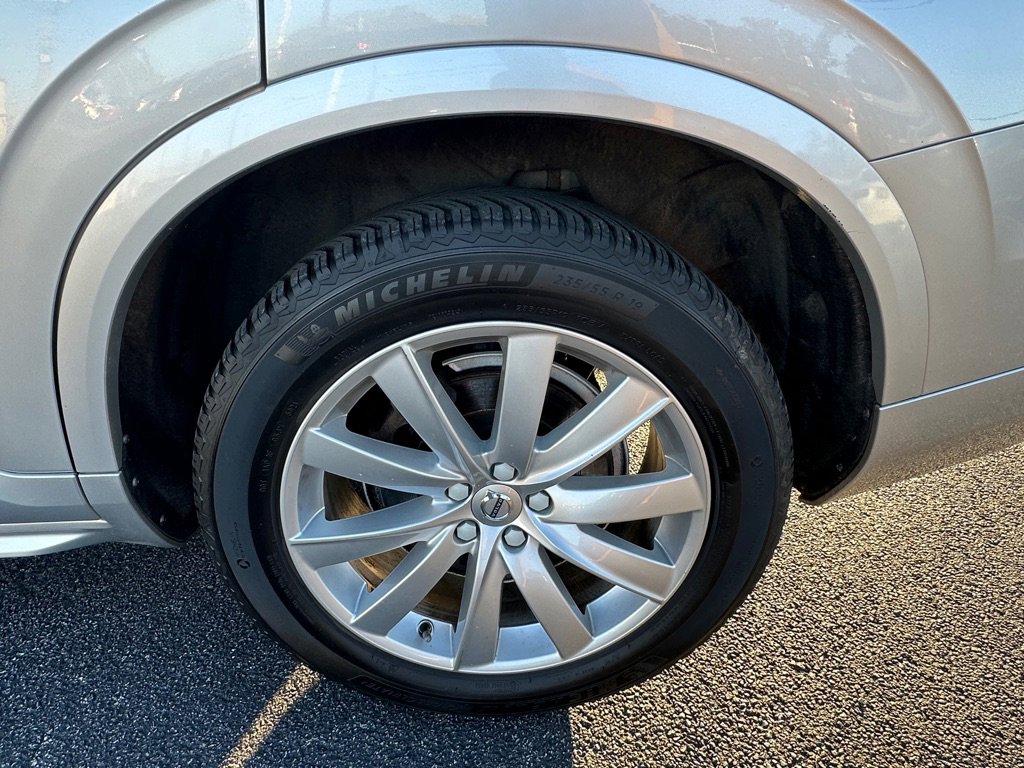 Used 2016 Volvo XC90 T6 Momentum w/ Momentum Plus Package image 32