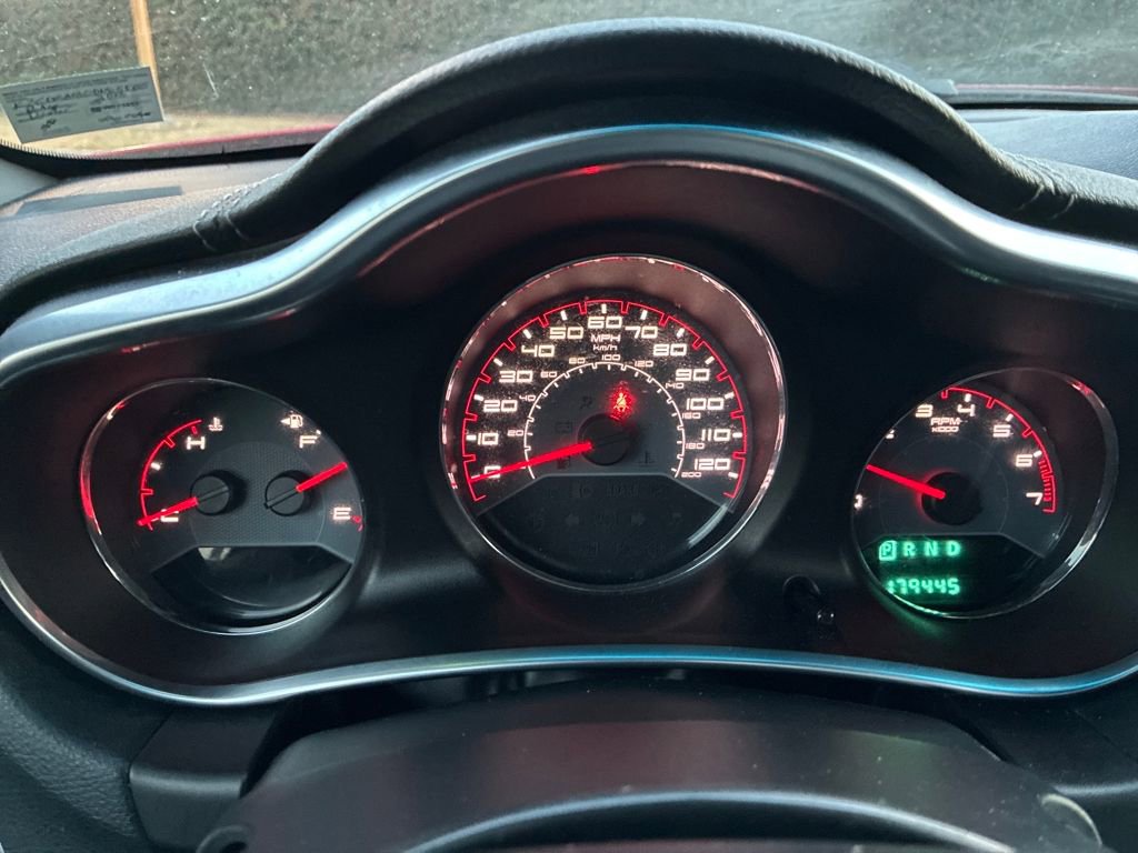 Used 2013 Dodge Avenger SE image 16