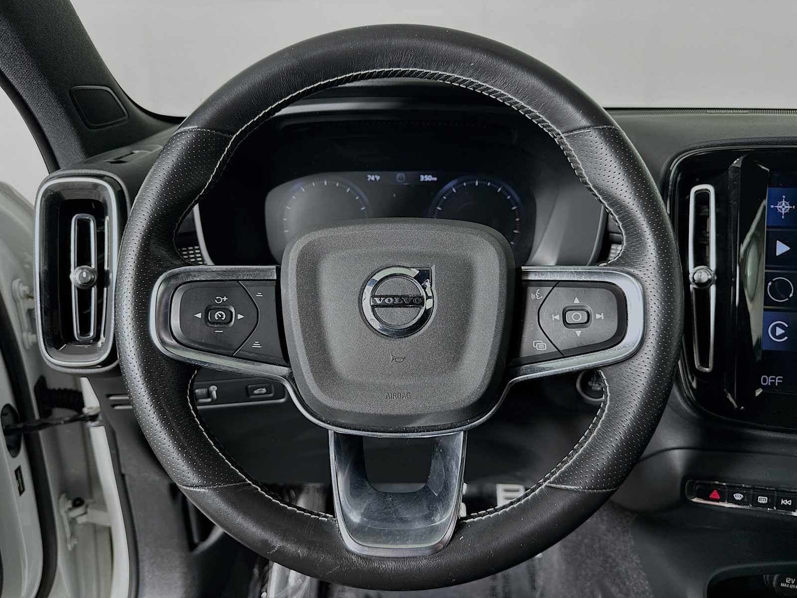 Used 2021 Volvo XC40 T5 R-Design image 11