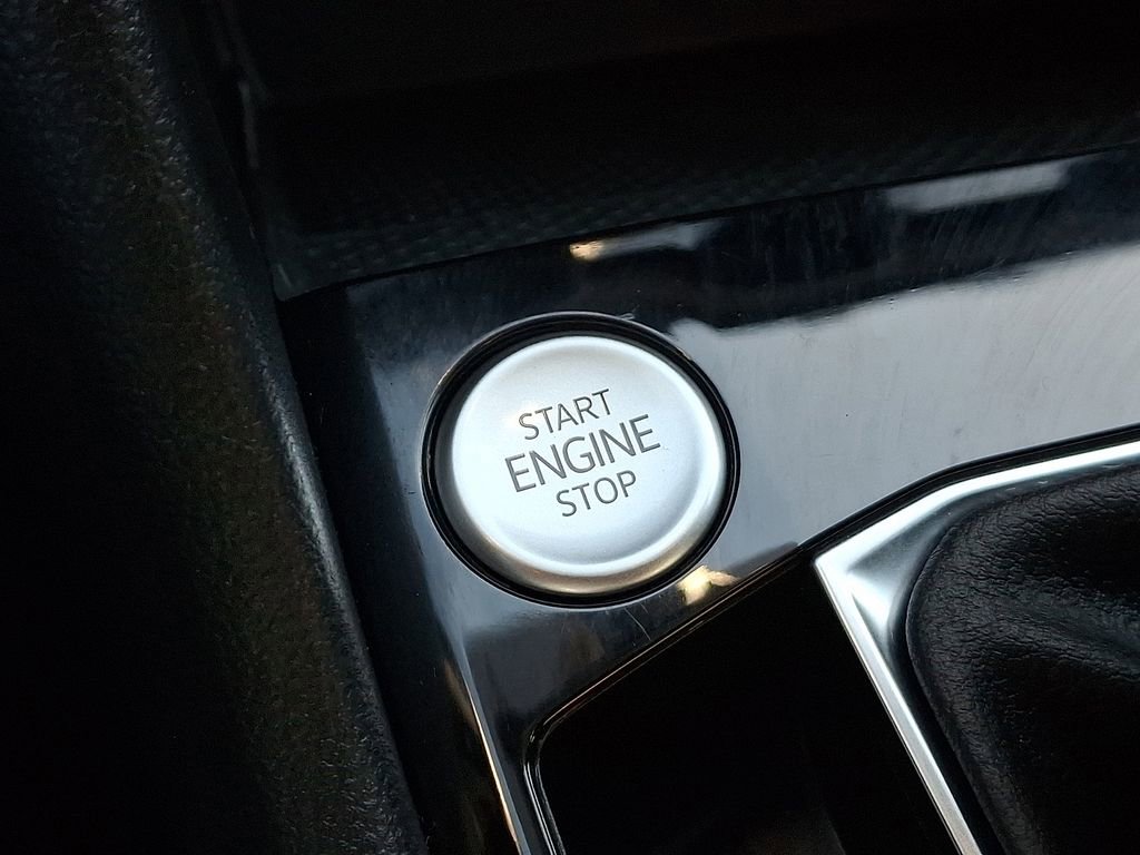 Certified 2023 Volkswagen Taos SEL image 23