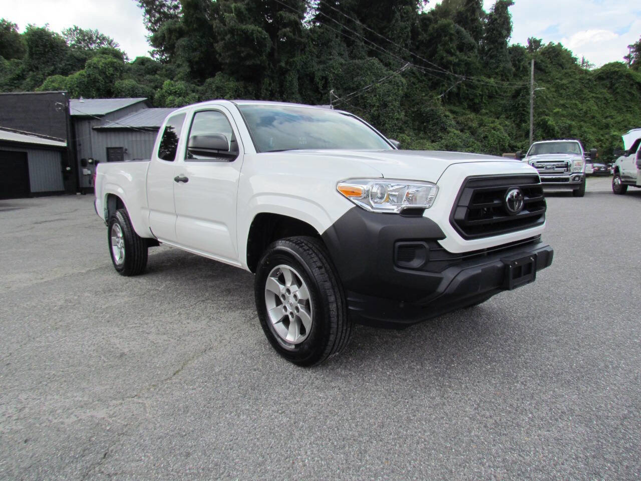 Used 2020 Toyota Tacoma SR image 1