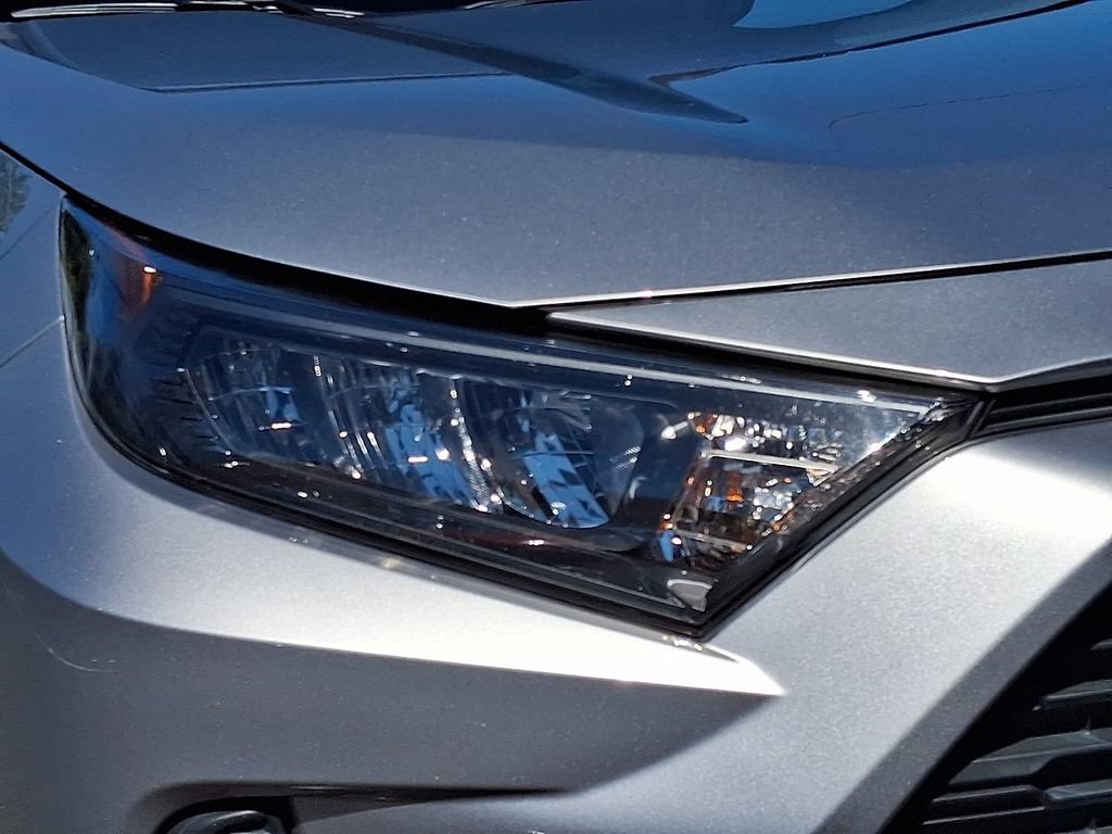 Certified 2021 Toyota RAV4 LE AWD/4WD image 9