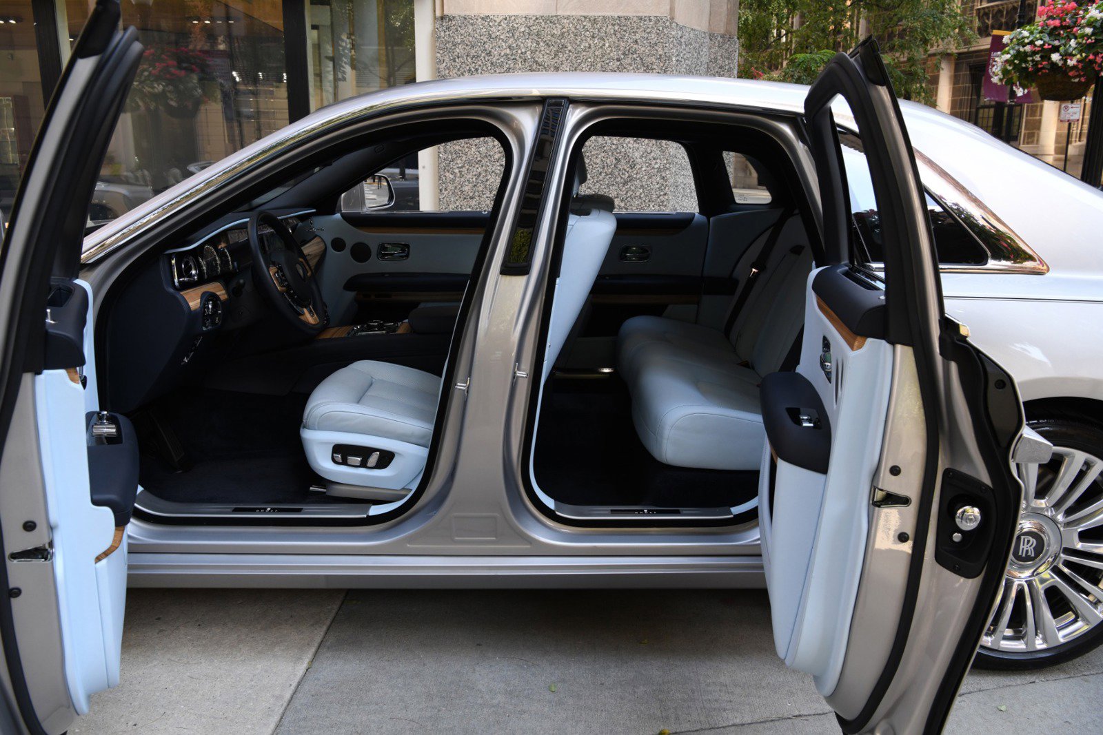 Used 2022 Rolls-Royce Ghost w/ Ghost Package image 8