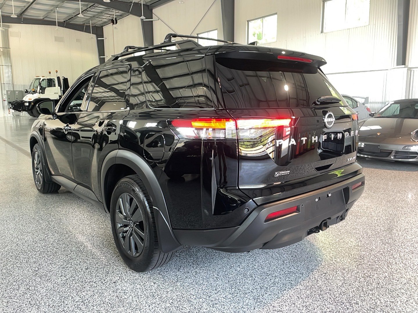 Used 2024 Nissan Pathfinder SV w/ SV Premium Package AWD/4WD image 19