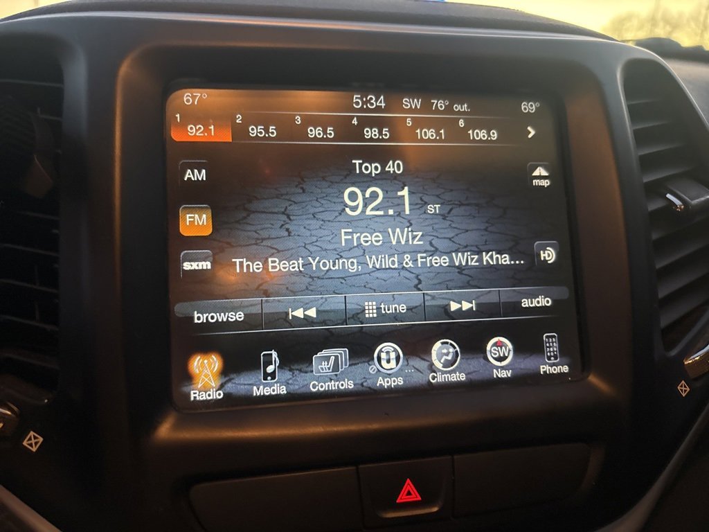 Used 2016 Jeep Cherokee Trailhawk w/ Comfort/Convenience Group image 16