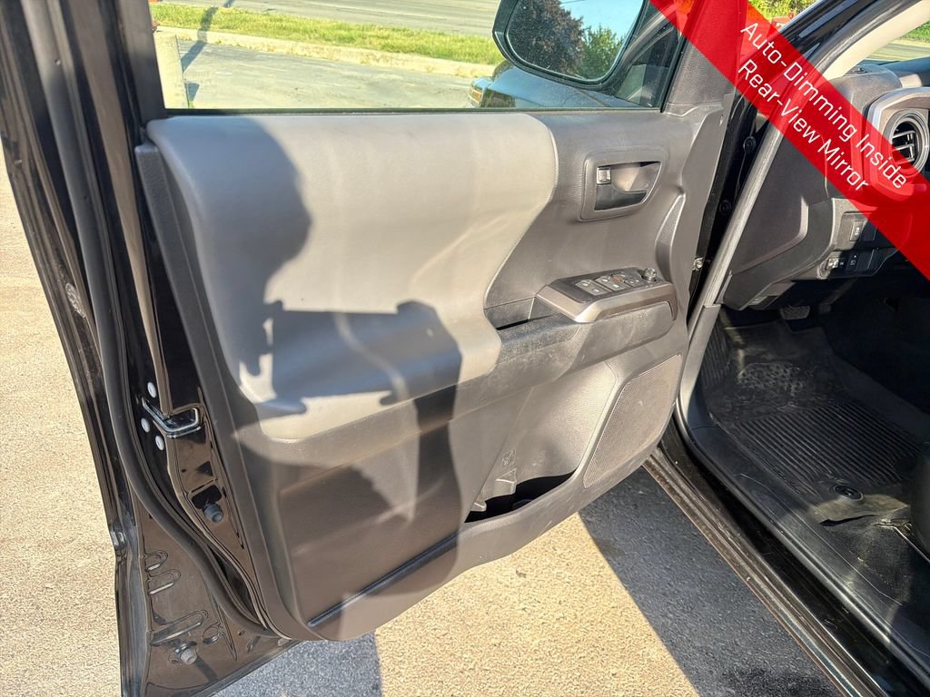 Used 2023 Toyota Tacoma SR5 AWD/4WD image 12