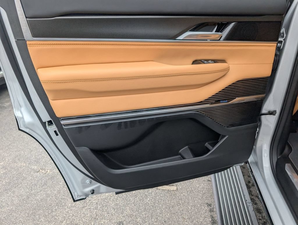 New 2026 Jeep Grand Wagoneer Summit AWD/4WD image 27