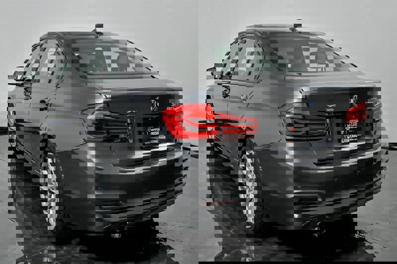 Used 2018 BMW 320i xDrive Sedan image 8