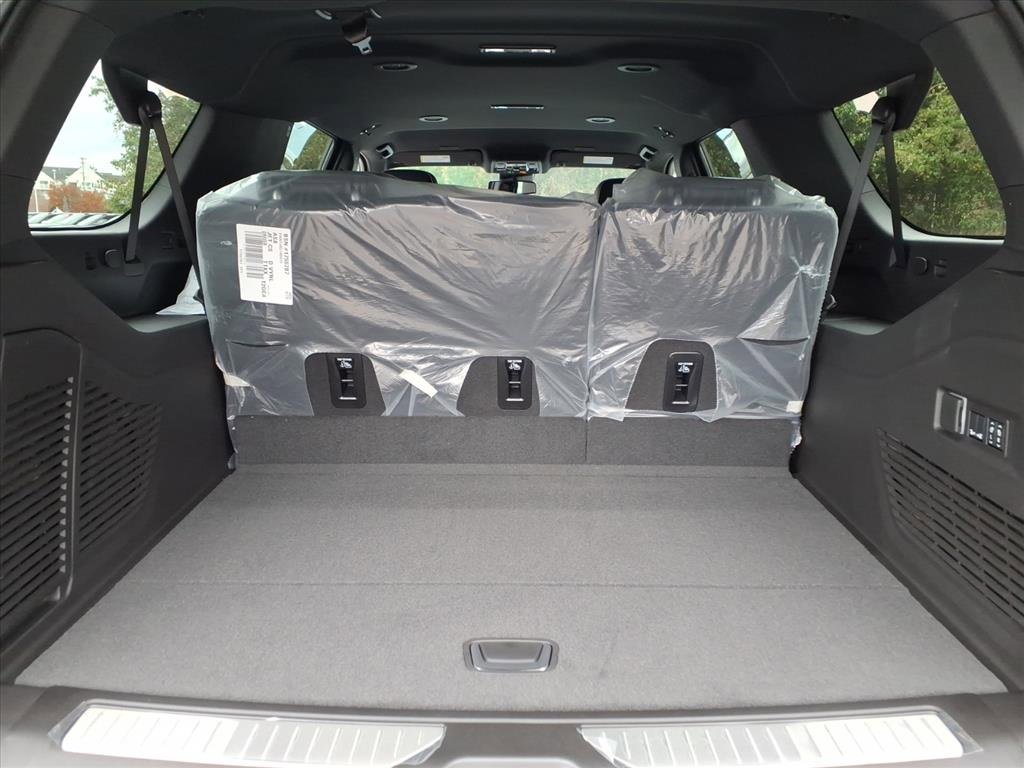 New 2026 Chevrolet Suburban Premier image 17