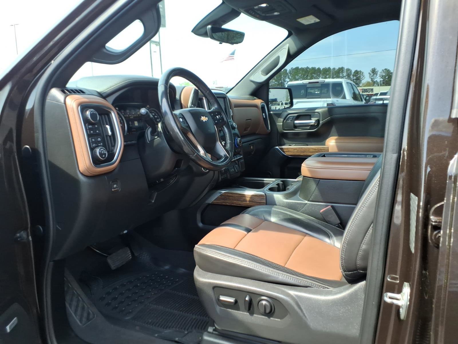 Used 2019 Chevrolet Silverado 1500 High Country w/ Technology Package AWD/4WD image 20