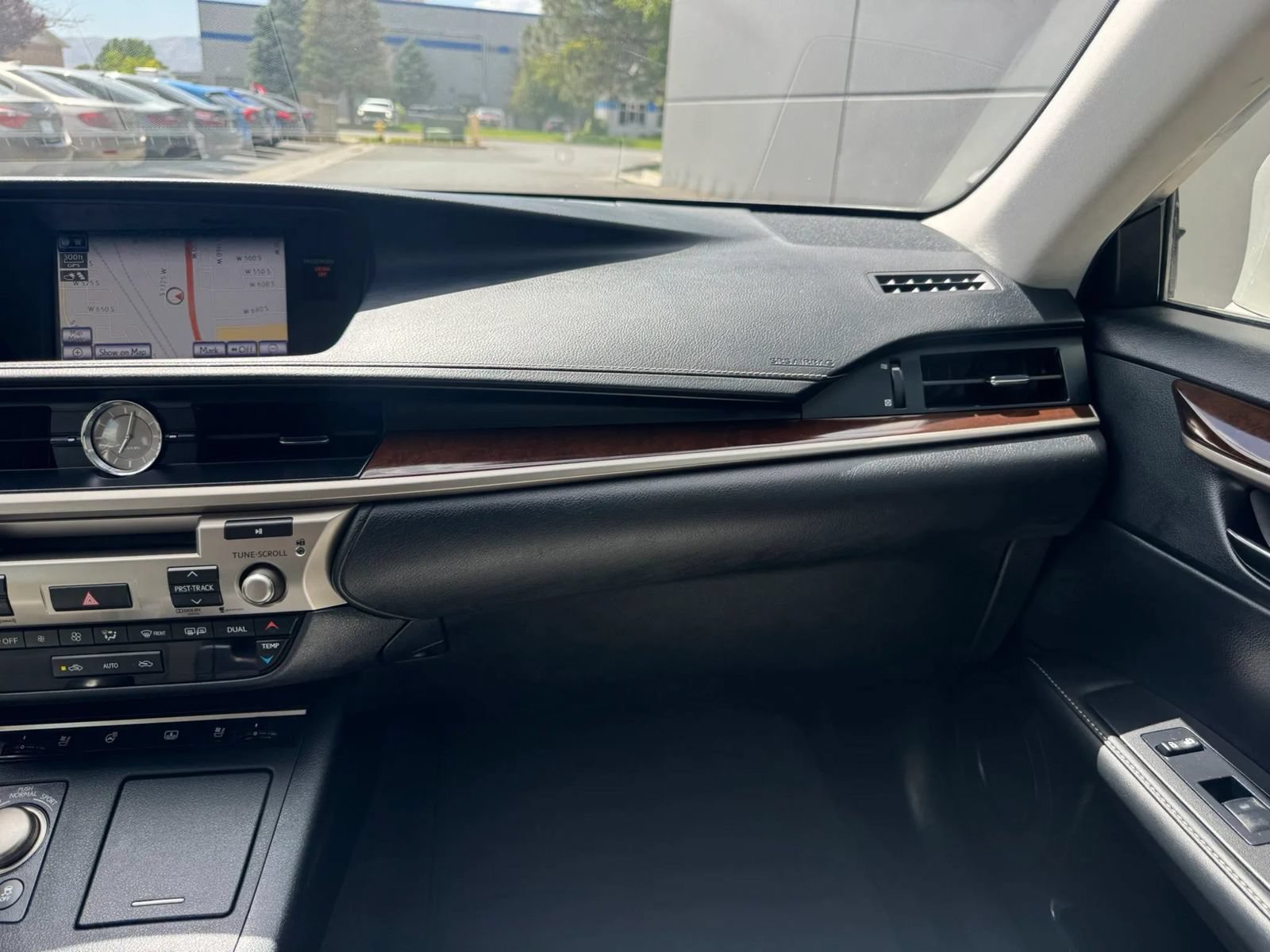 Used 2014 Lexus ES 350 w/ Luxury Package FWD image 17