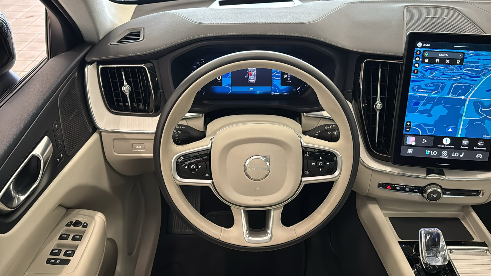 Used 2026 Volvo XC60 B5 Ultra AWD/4WD image 12
