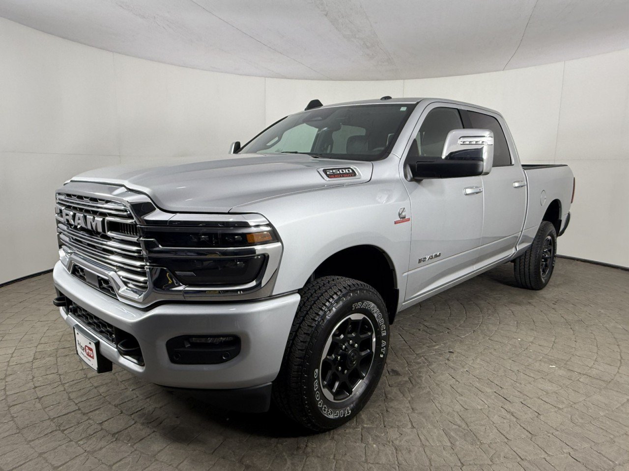 Used 2026 RAM 2500 Laramie AWD/4WD image 3