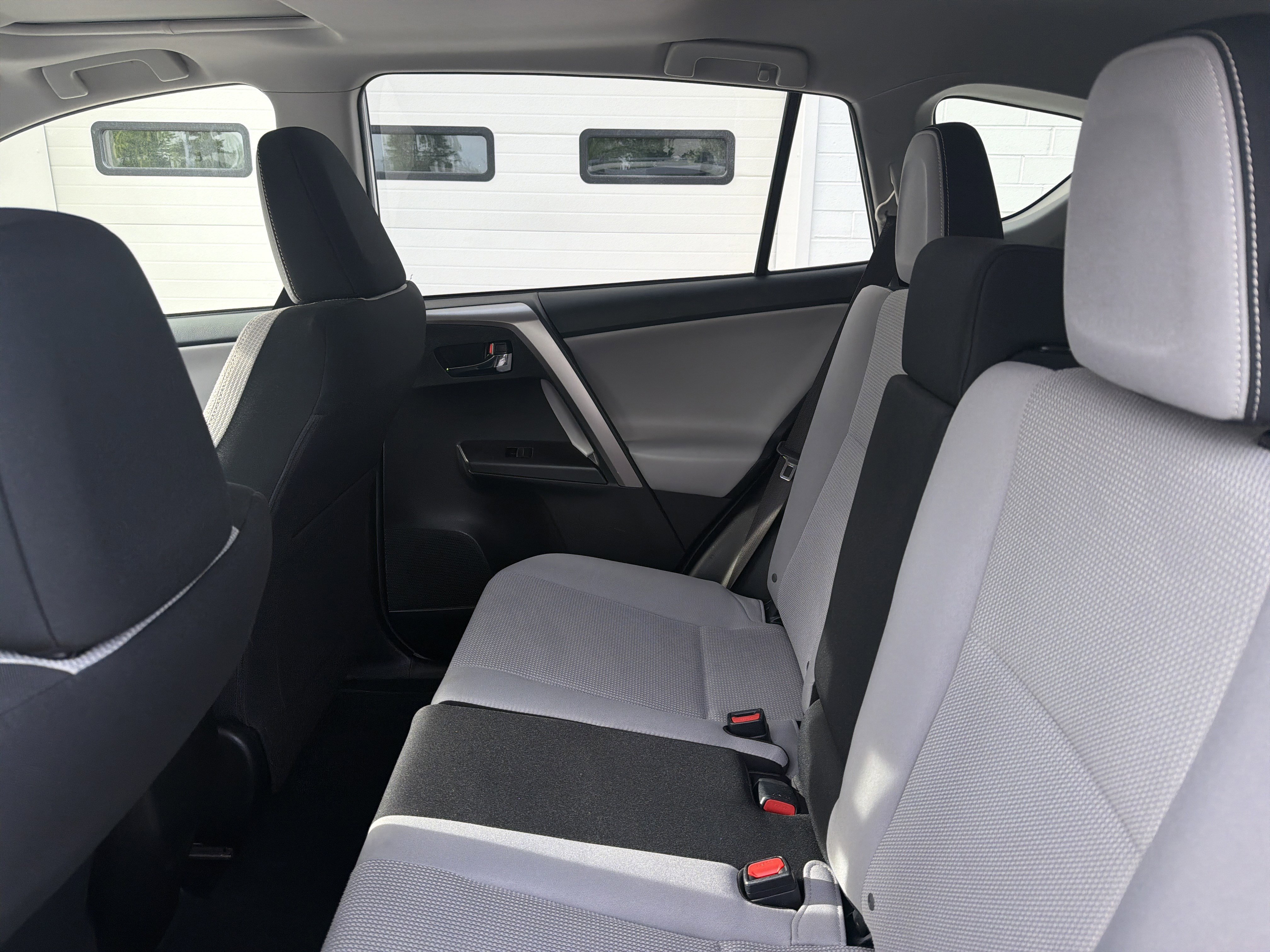 Used 2018 Toyota RAV4 XLE image 26