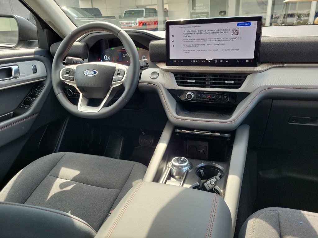 Certified 2025 Ford Explorer Active RWD image 14