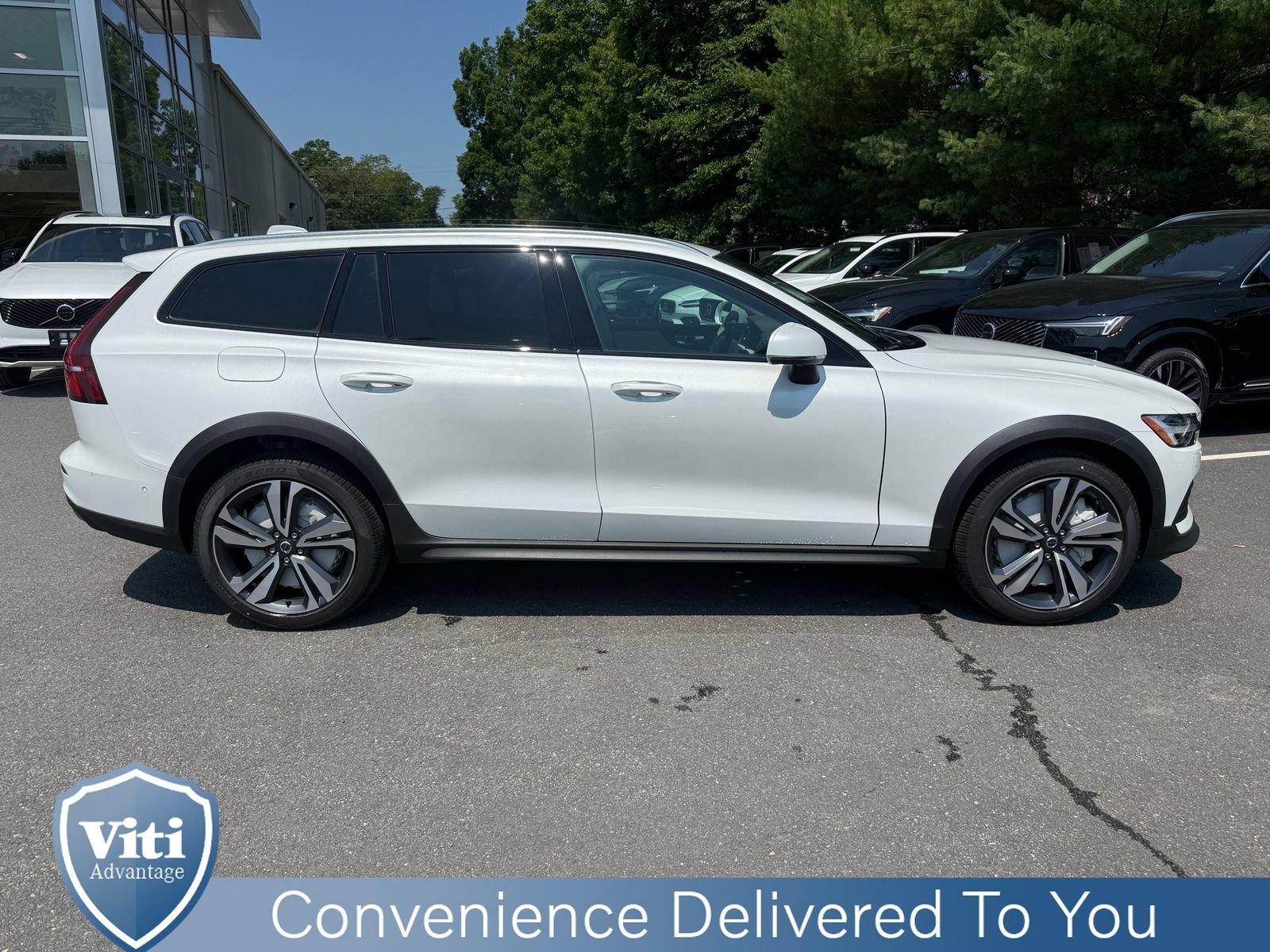 New 2026 Volvo V60 B5 Cross Country Plus w/ Climate Package AWD/4WD image 9