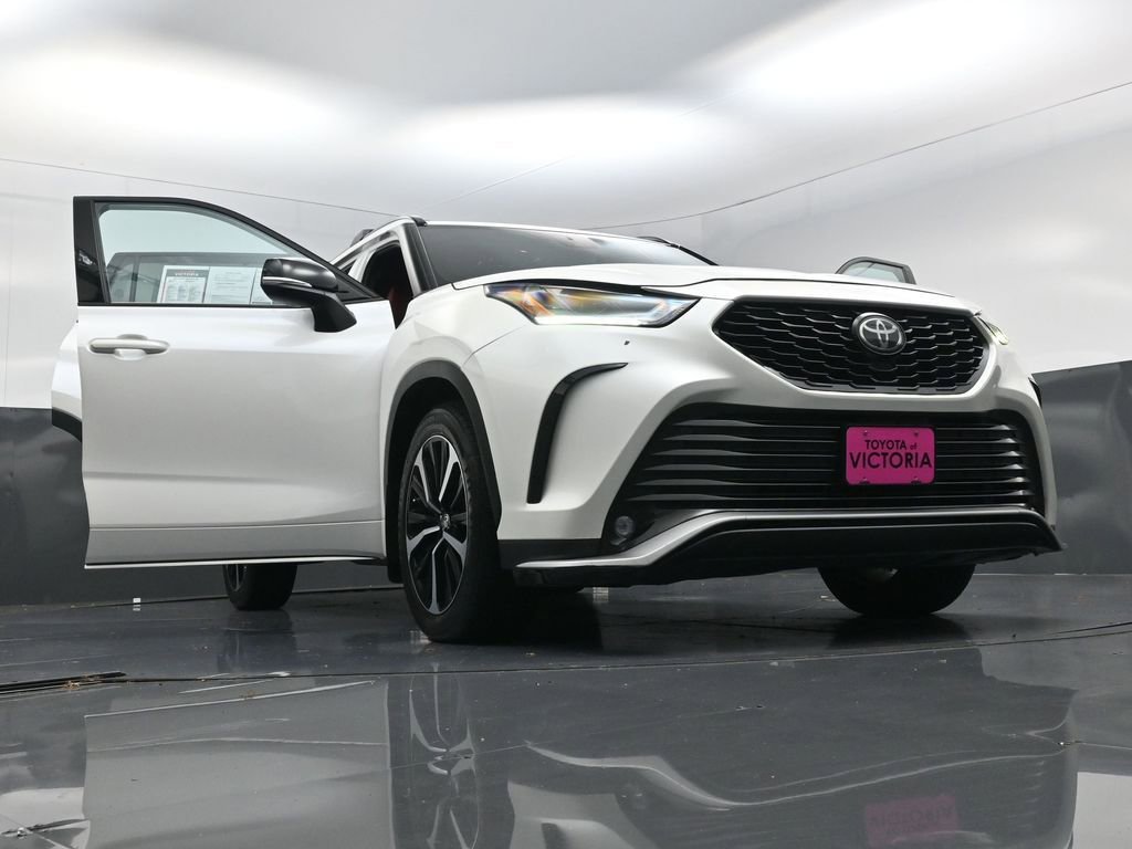 Used 2021 Toyota Highlander XSE image 27