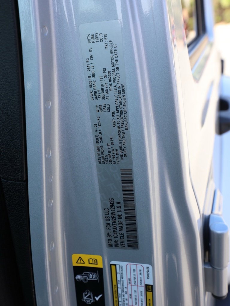 Used 2024 Jeep Wrangler Sahara image 33