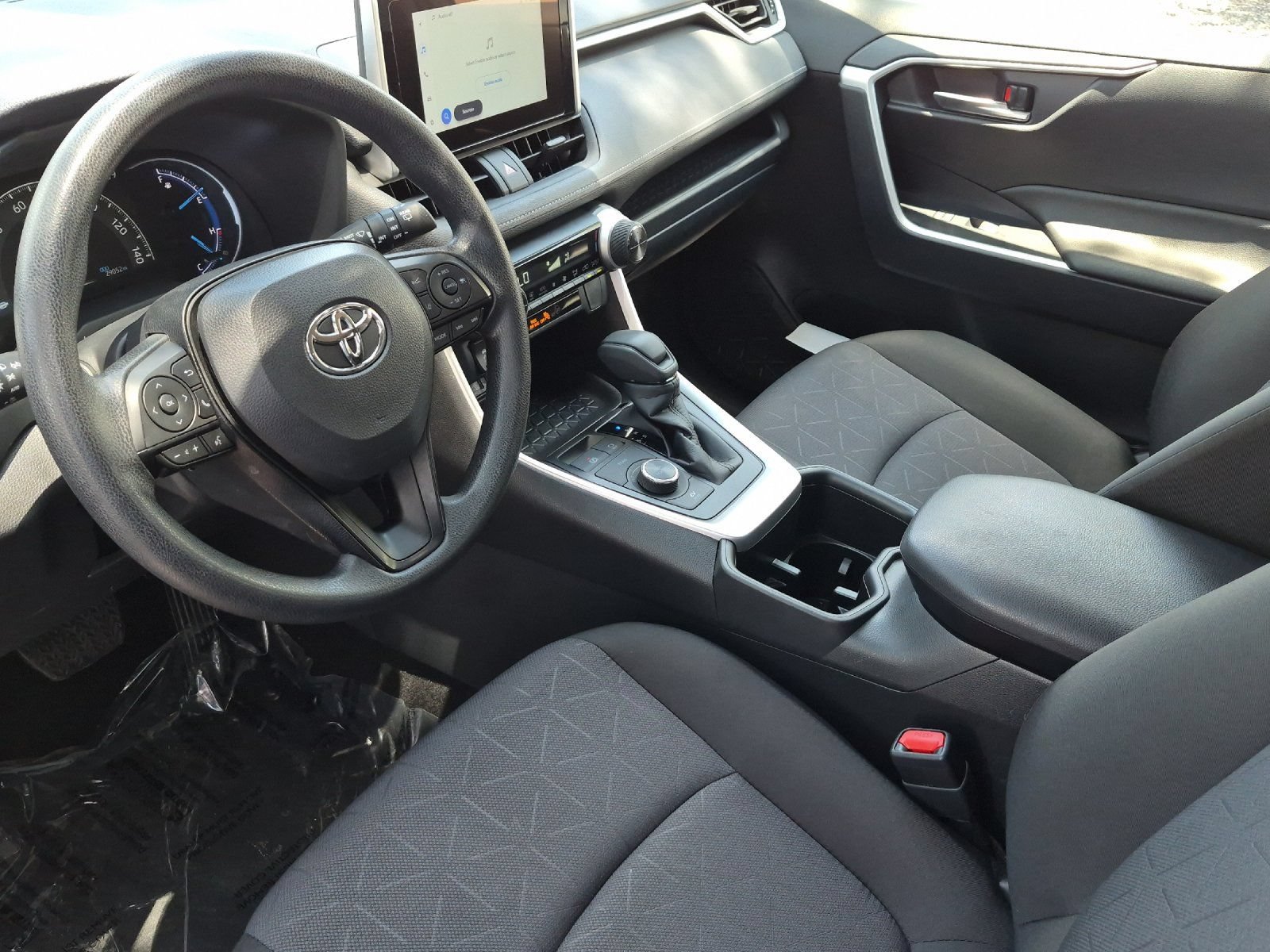 Used 2025 Toyota RAV4 XLE AWD/4WD image 9