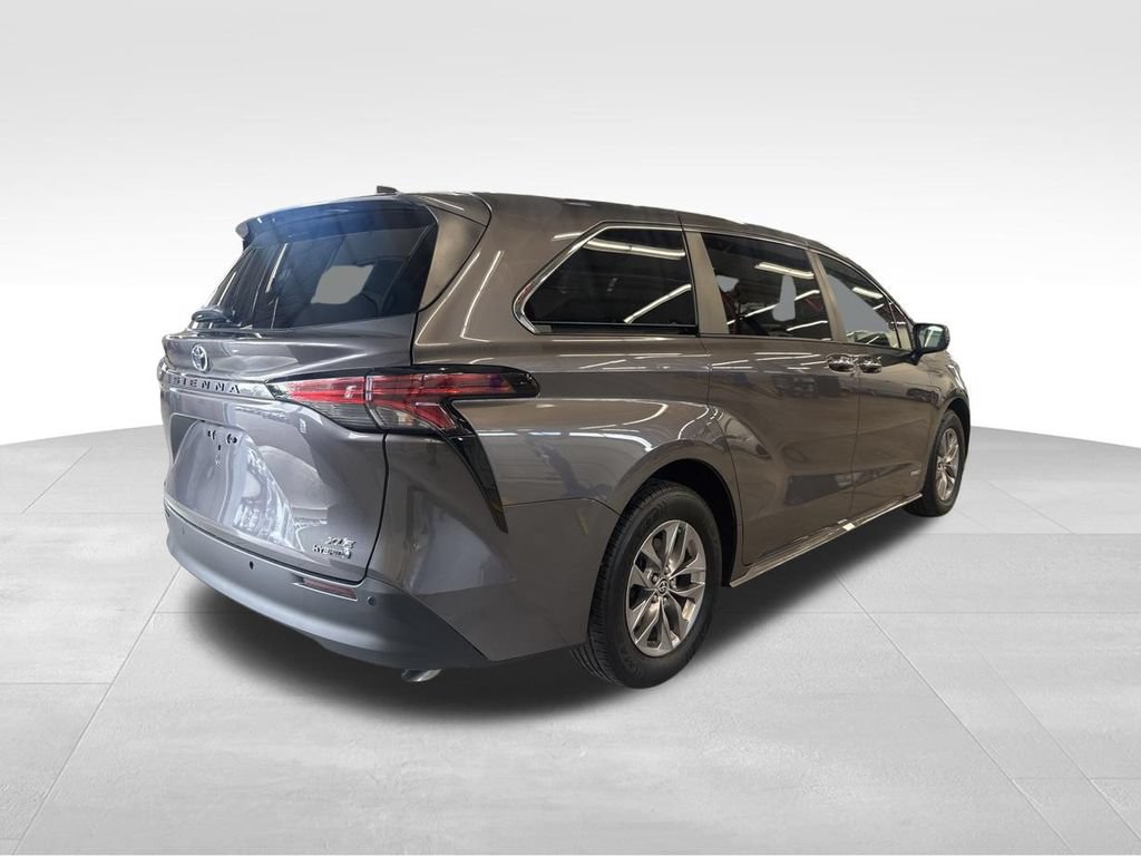 Used 2021 Toyota Sienna XLE AWD/4WD image 29
