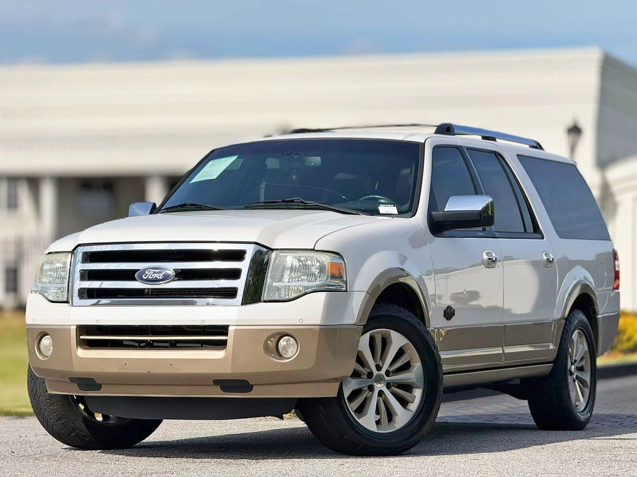 Used 2014 Ford Expedition EL King Ranch RWD image 2