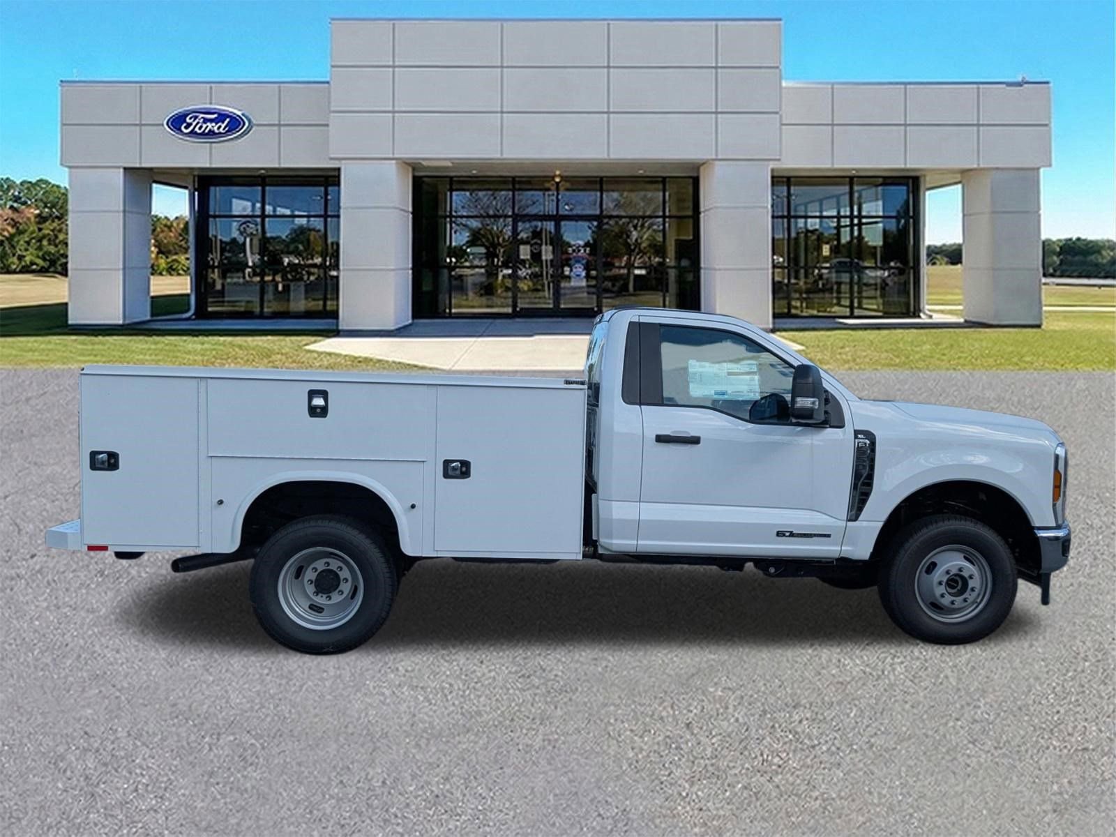 New 2025 Ford F350 XL w/ XL Chrome Package video 3