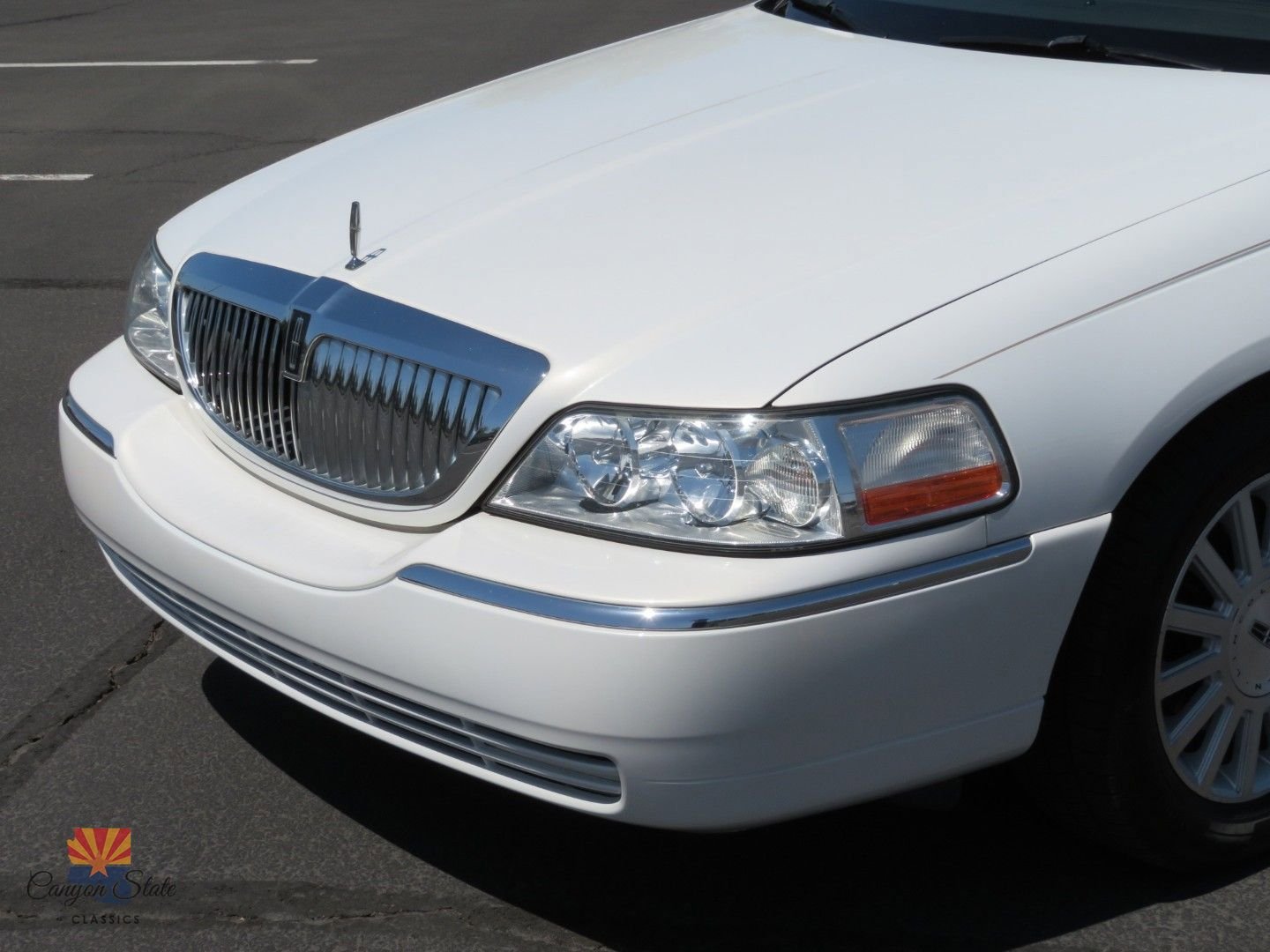 Used 2003 Lincoln Town Car Executive image 36