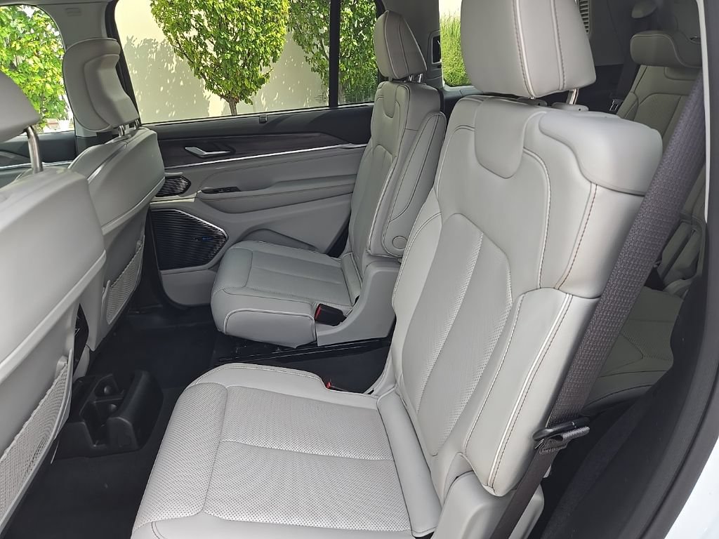 Used 2021 Jeep Grand Cherokee L Overland w/ Luxury Tech Group IV AWD/4WD image 40
