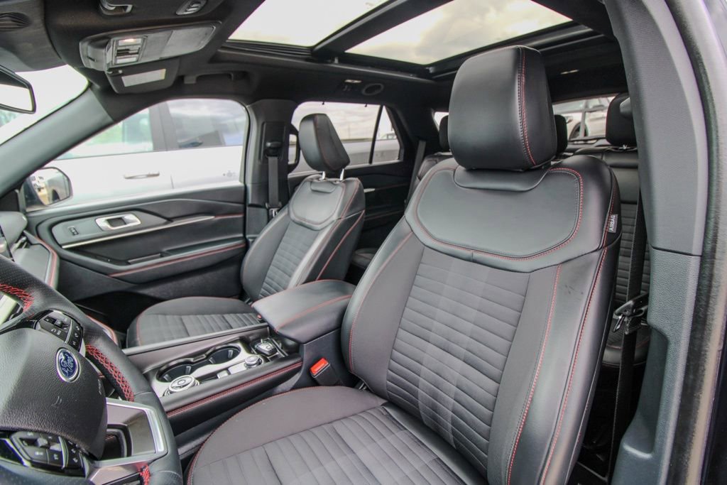Used 2025 Ford Explorer ST-Line w/ Premium Package image 16