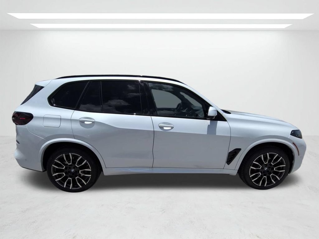 New 2026 BMW X5 xDrive40i w/ M Sport Package AWD/4WD image 3