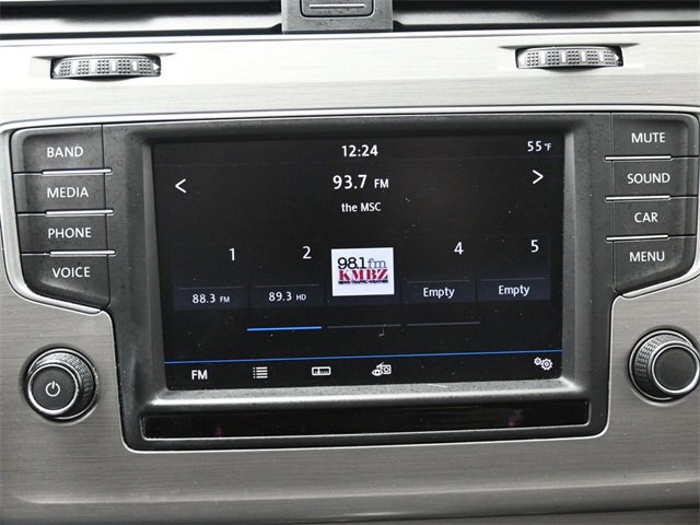 Used 2017 Volkswagen Golf S image 19