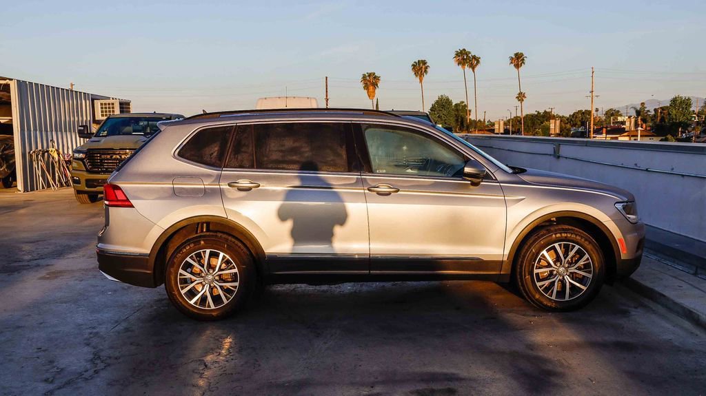 Used 2020 Volkswagen Tiguan SE w/ Panoramic Sunroof Package AWD/4WD image 13
