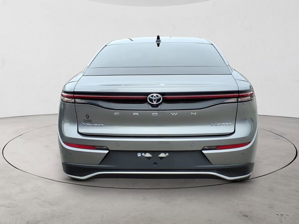 Used 2025 Toyota Crown Limited w/ Advanced Technology Package image 6