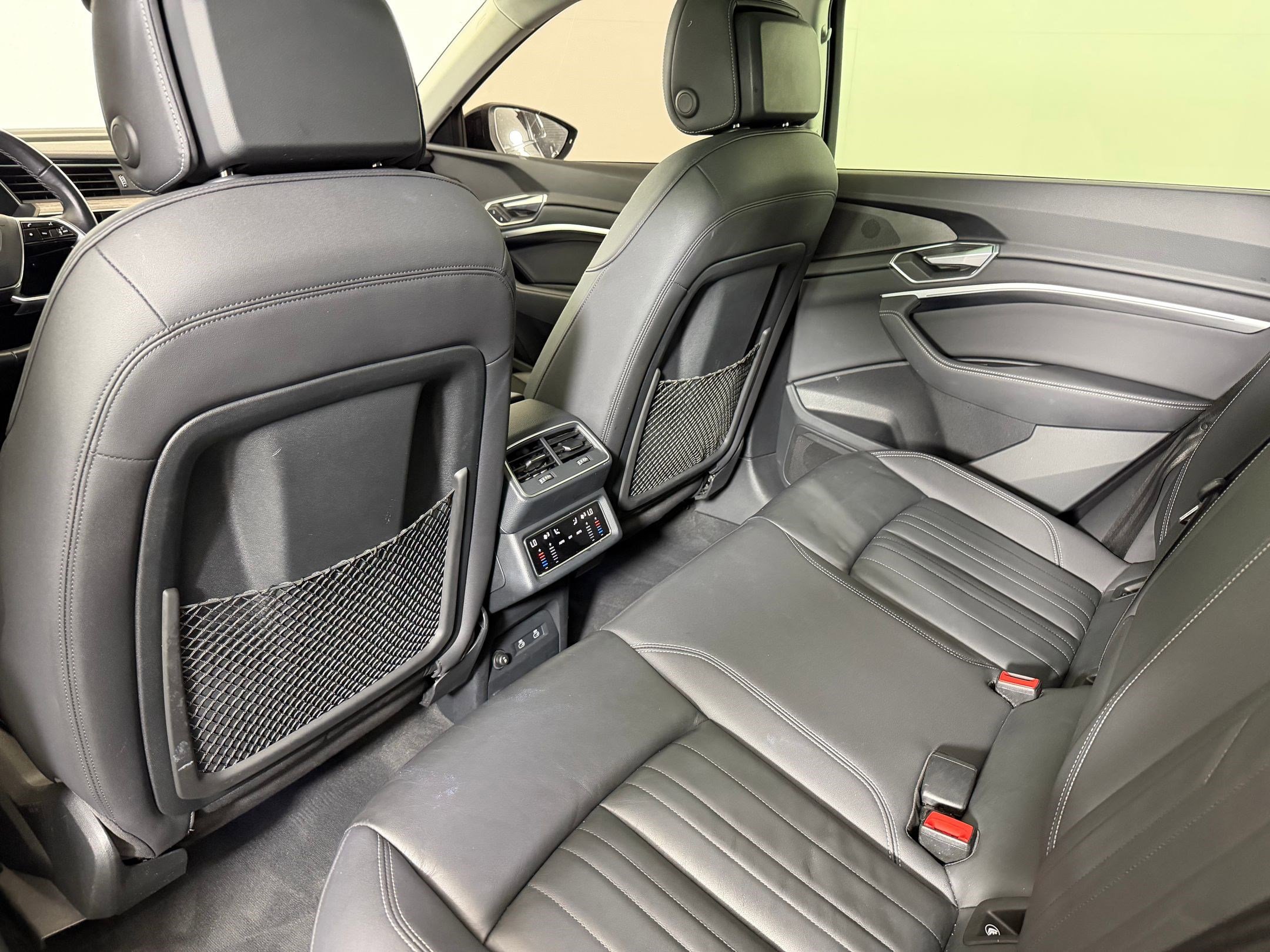 Used 2022 Audi e-tron Premium w/ Convenience Plus Package image 20