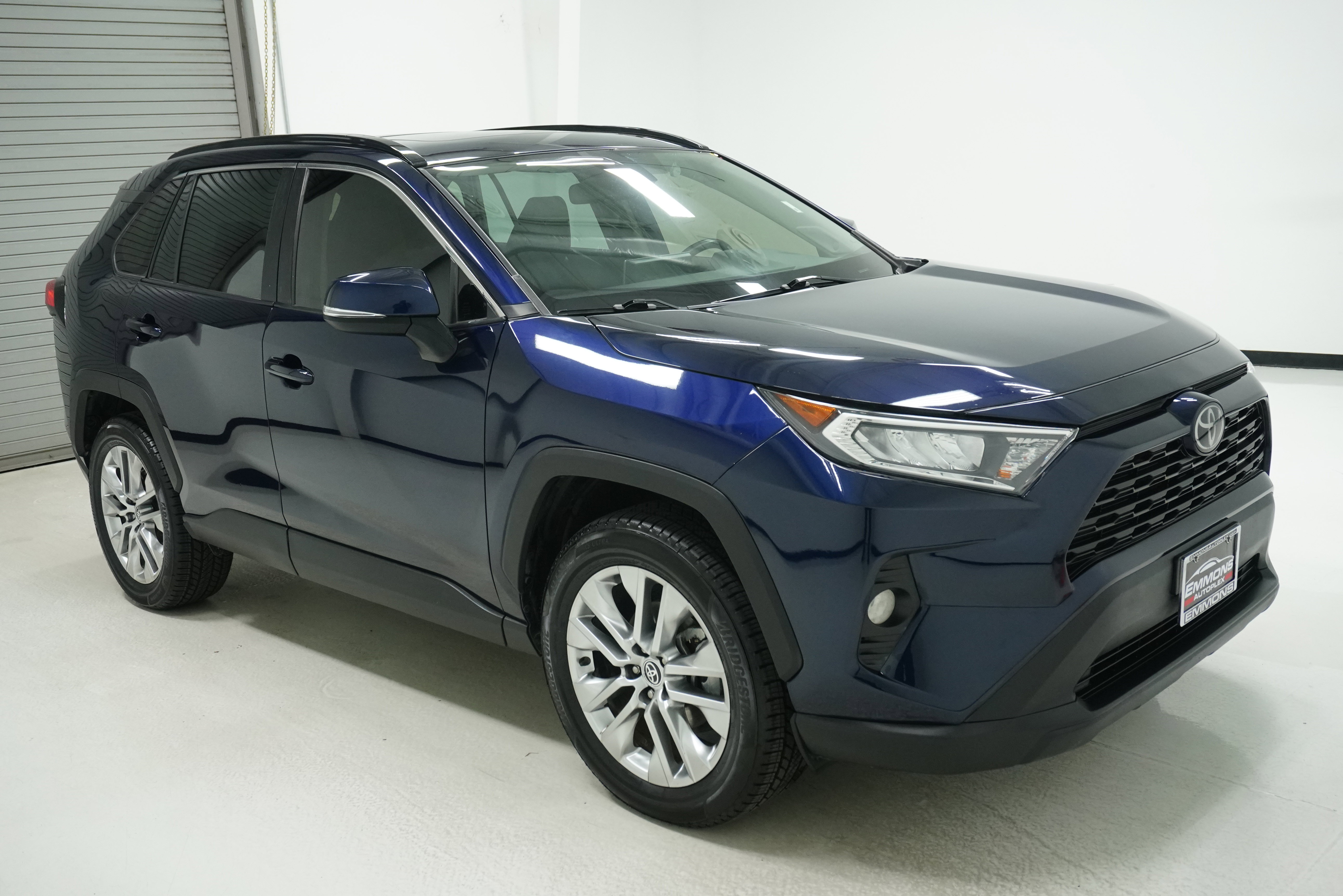 Used 2020 Toyota RAV4 XLE Premium image 3