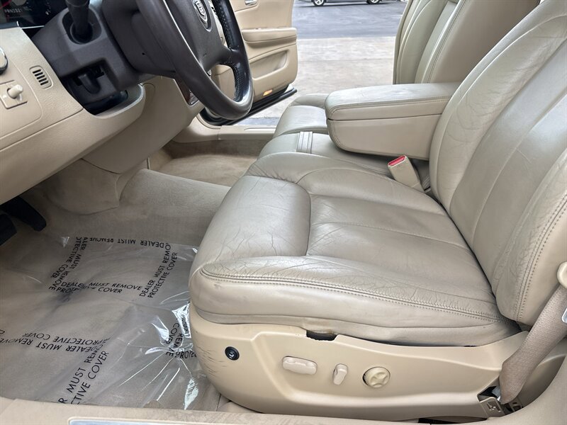Used 2007 Cadillac DTS w/ Trunk Convenience Package FWD image 24