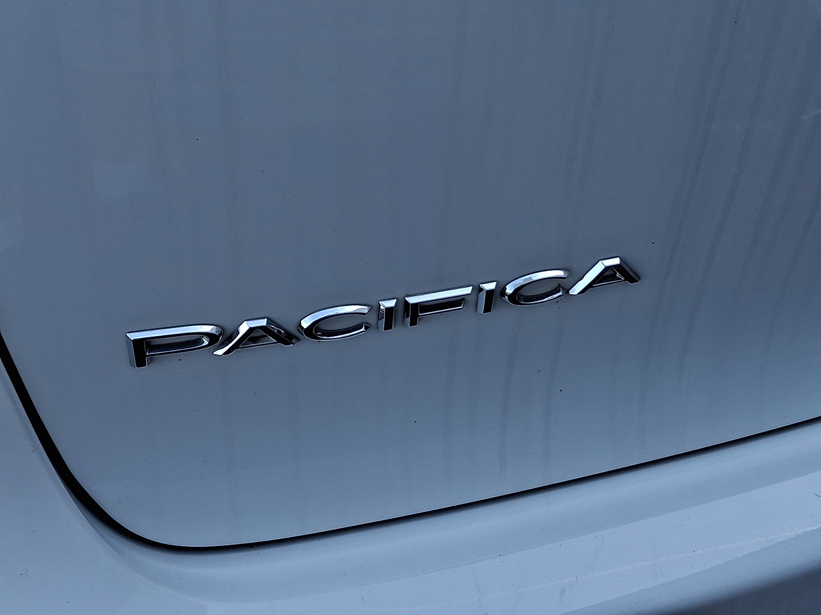 Used 2024 Chrysler Pacifica Limited FWD image 4