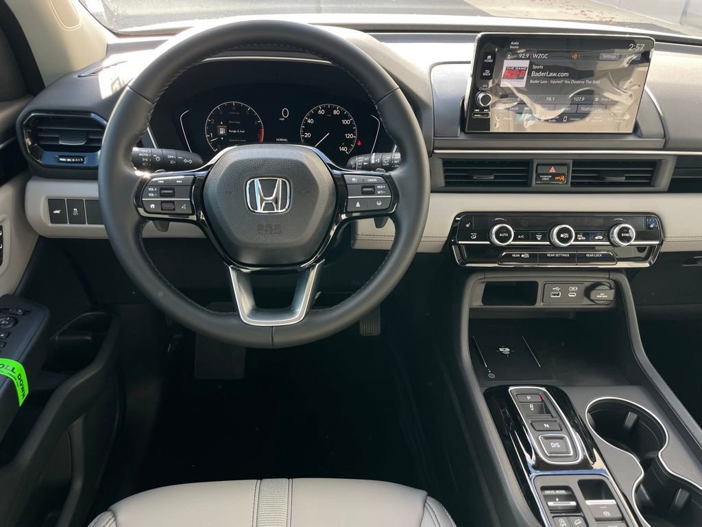 Used 2025 Honda Pilot EX-L image 11