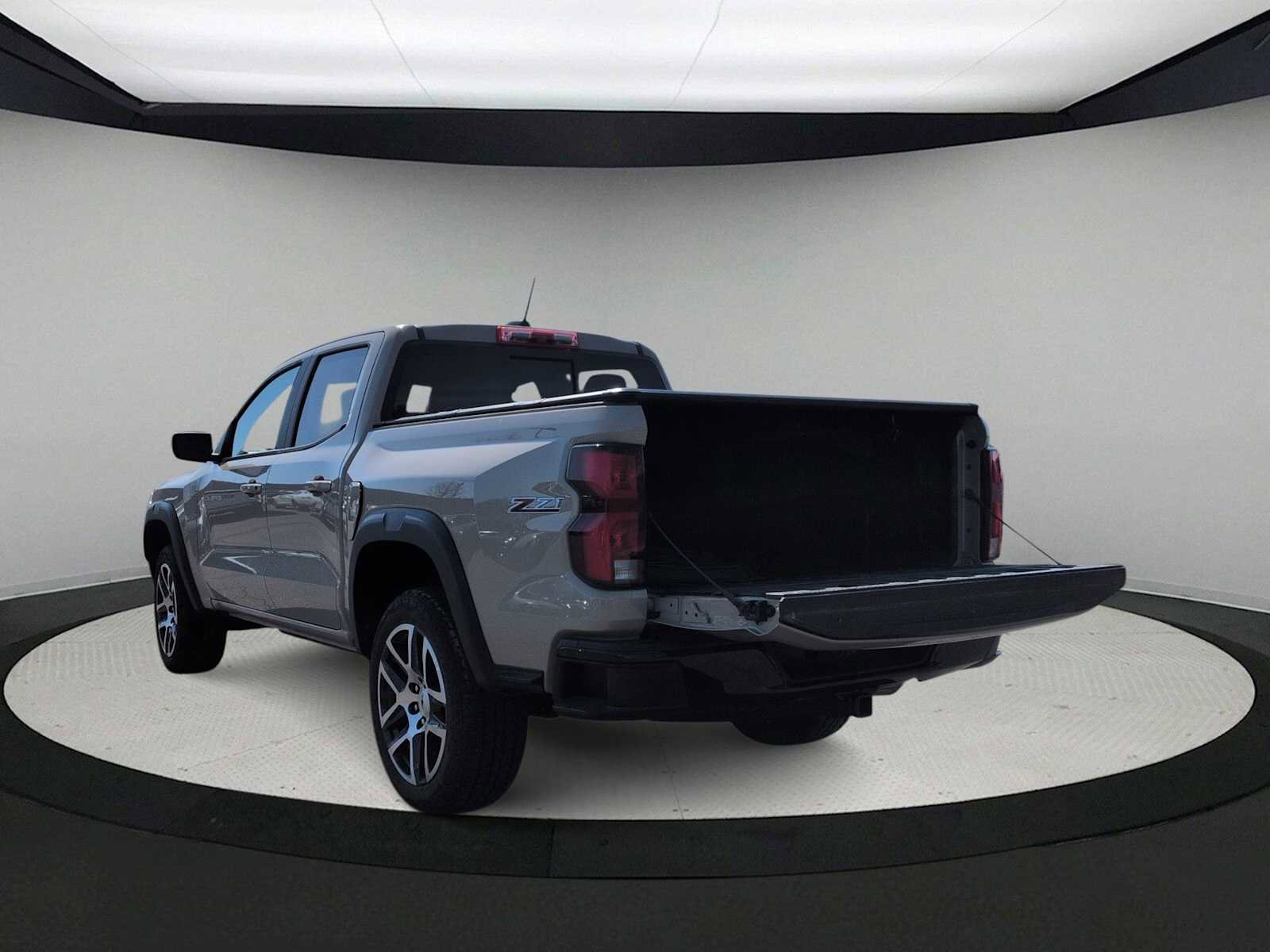Used 2023 Chevrolet Colorado Z71 w/ Z71 Convenience Package 2 AWD/4WD image 6