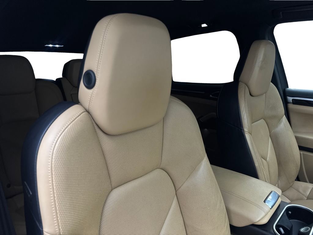 Used 2016 Porsche Cayenne image 44