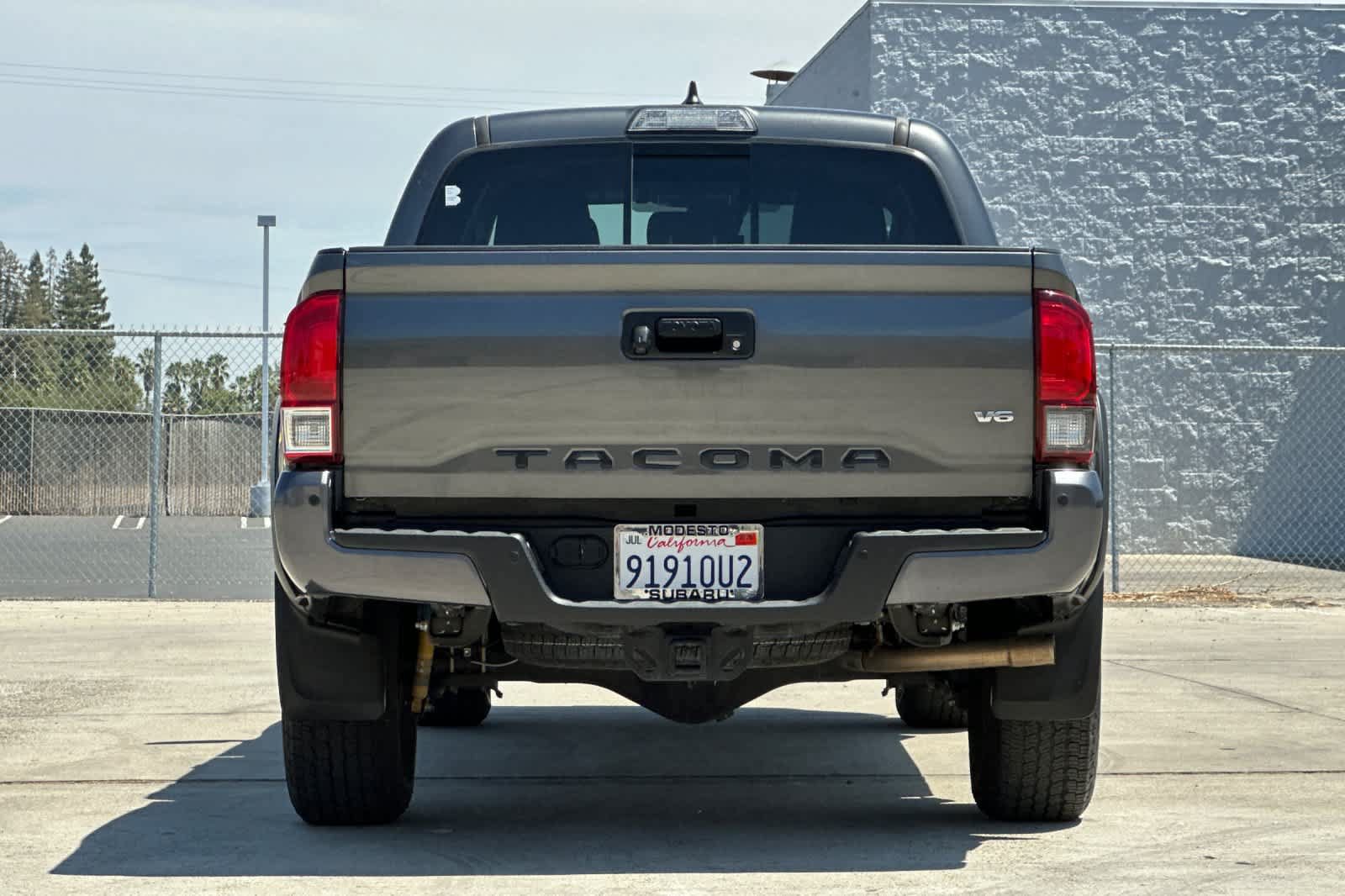 Used 2019 Toyota Tacoma TRD Off-Road AWD/4WD image 4