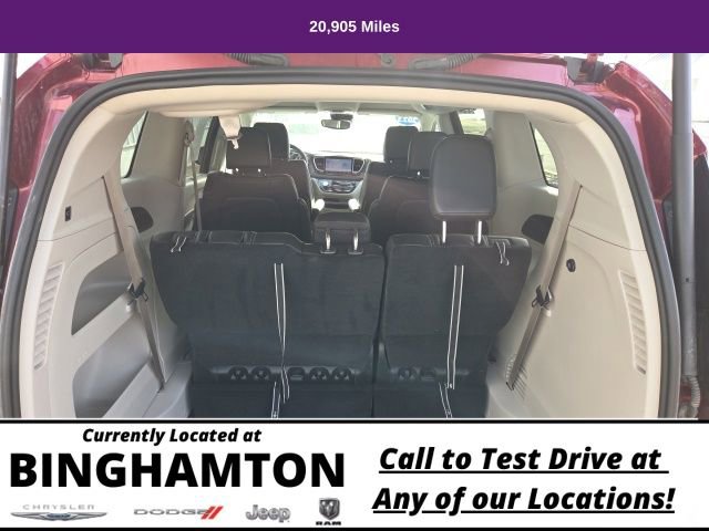 Used 2023 Chrysler Pacifica Touring-L image 9