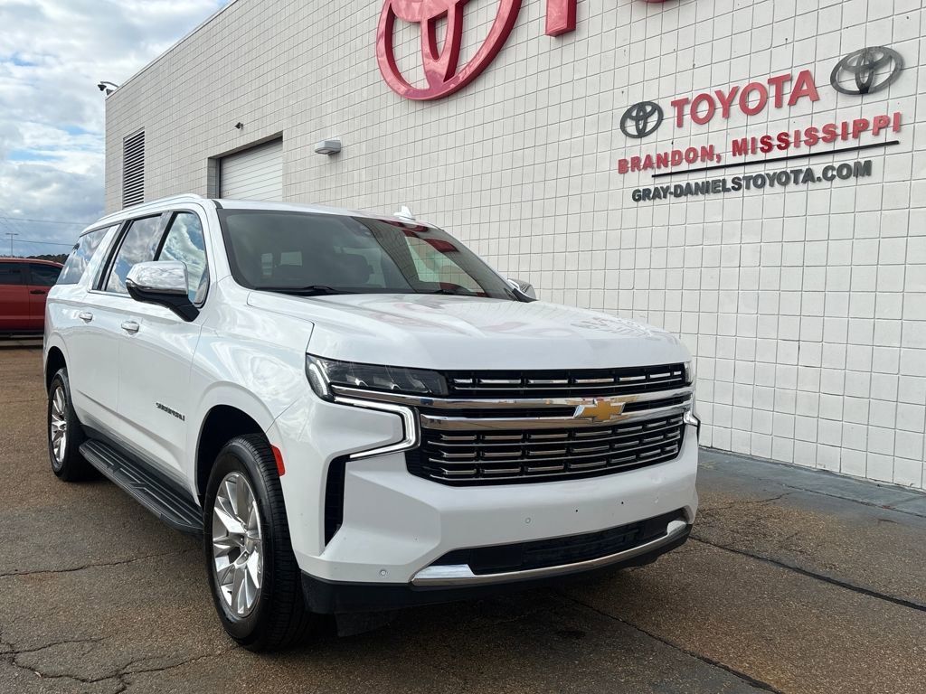 Used 2023 Chevrolet Suburban Premier image 3