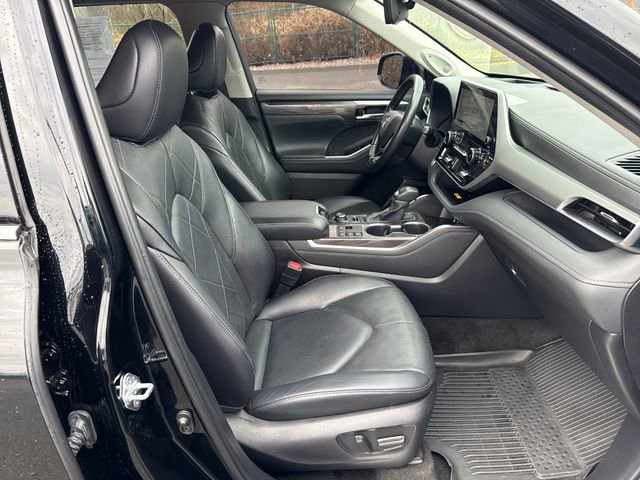 Used 2023 Toyota Highlander Platinum image 12